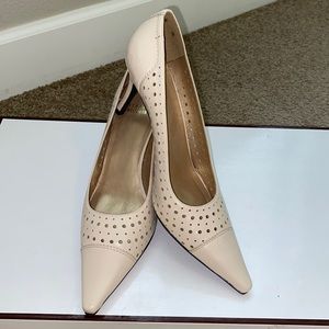 Beautiful Stuart Weitzman Pump